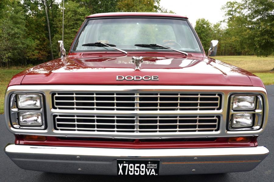  Dodge D100 Custom Pickup 1979 года  (фото 38 из 92)